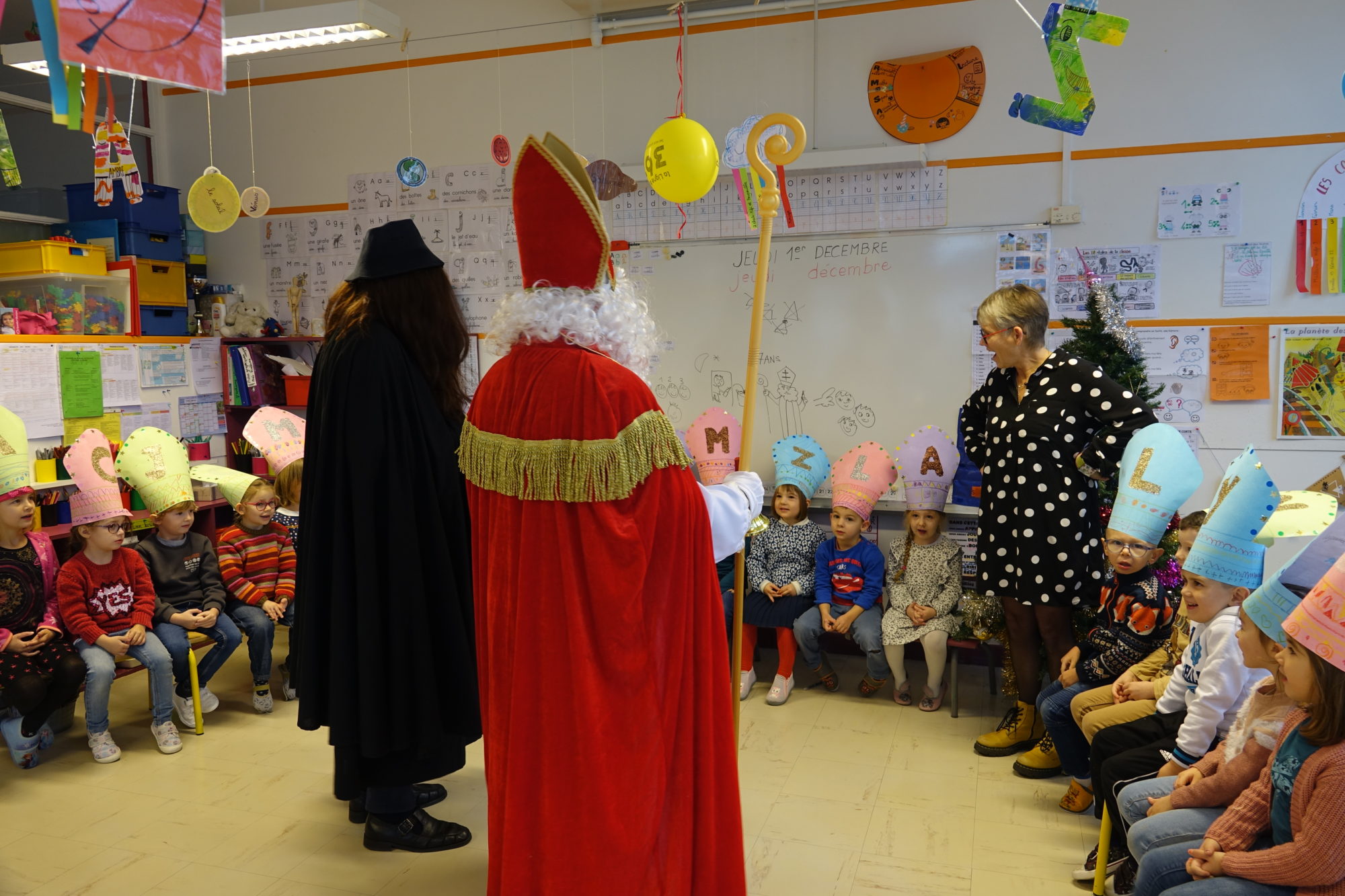 Saint Nicolas en visite dans les écoles - Thaon-les-Vosges